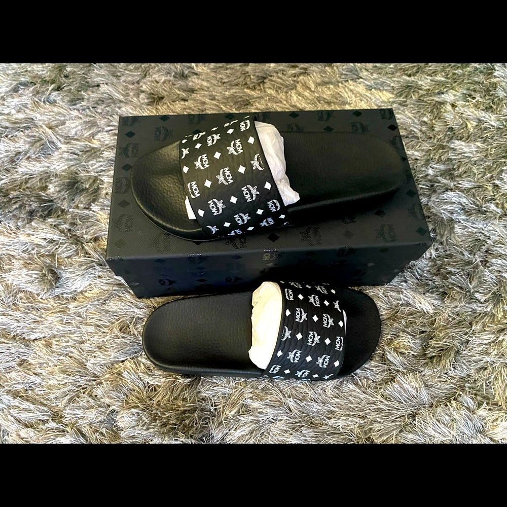 MCM
Women's Logo Slide Sandals